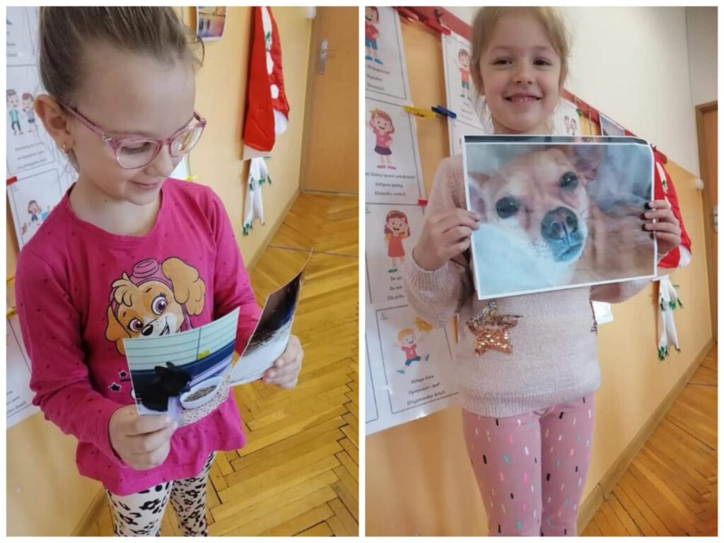 Dziewczynki trzymają zdjęcia swoich zwierząt - pies, królik.